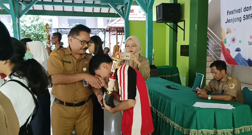 Juara FLS2N Cabang Pantomim jadi Kado Terindah HUT Sekolah